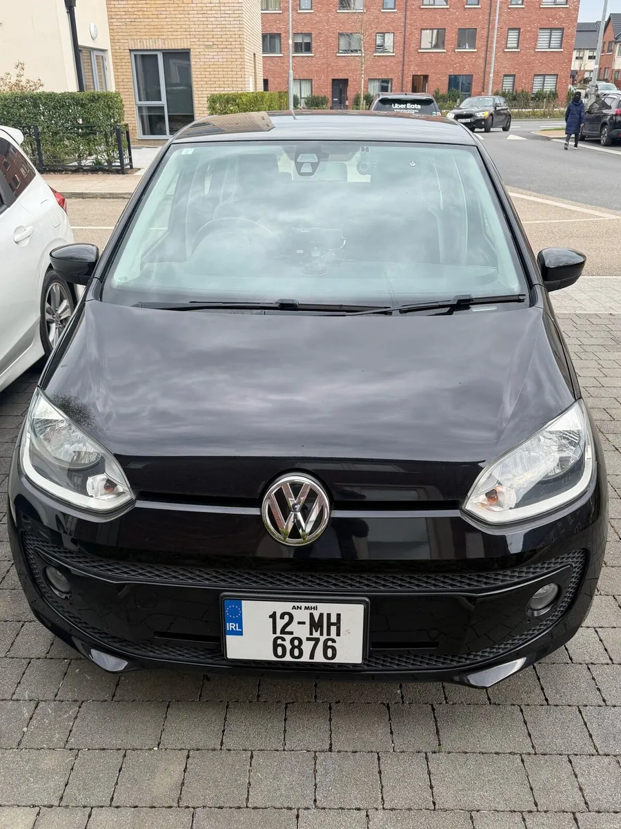 Volkswagen High UP / km 61,500 / heated seats - Image 1