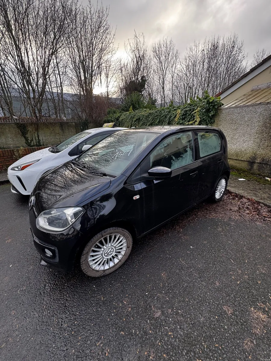 Volkswagen High UP / km 61,500 / heated seats - Image 3