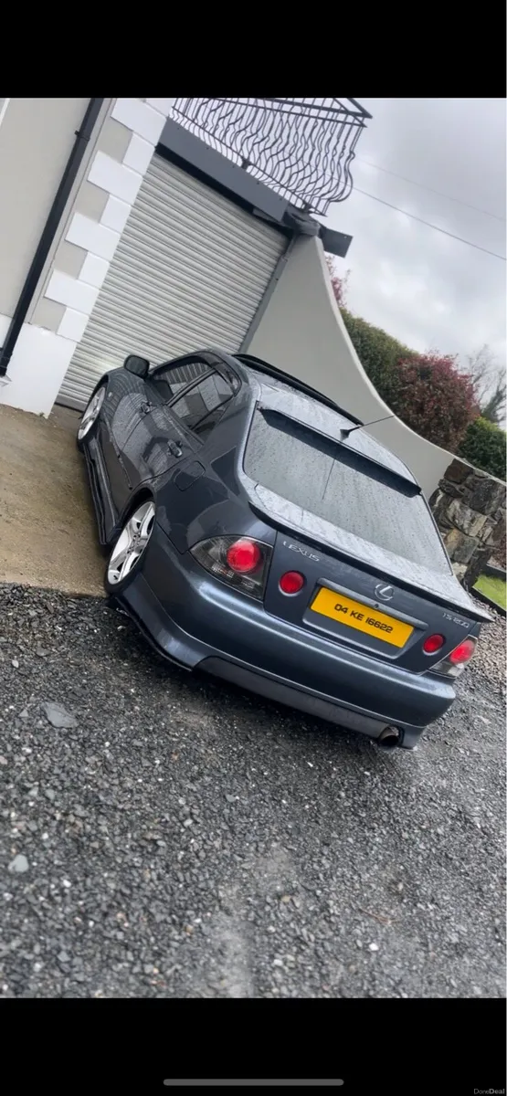 2004 is200 - Image 2