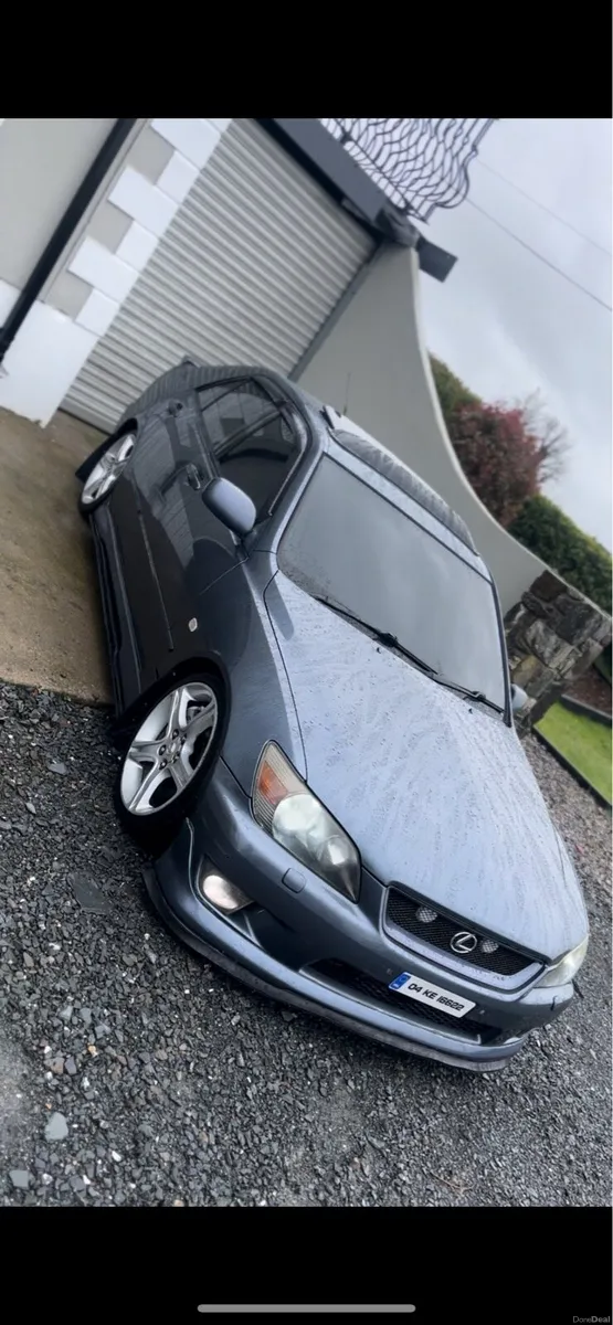 2004 is200 - Image 1