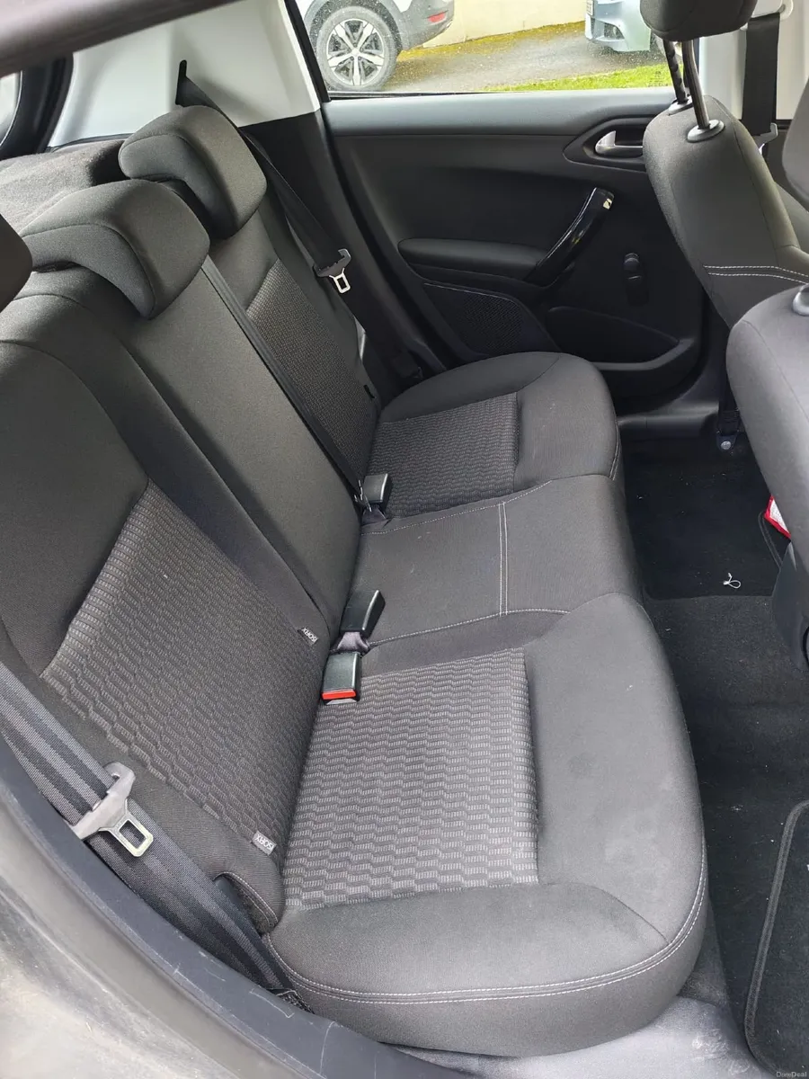 Peugeot 208 2015 - Image 3