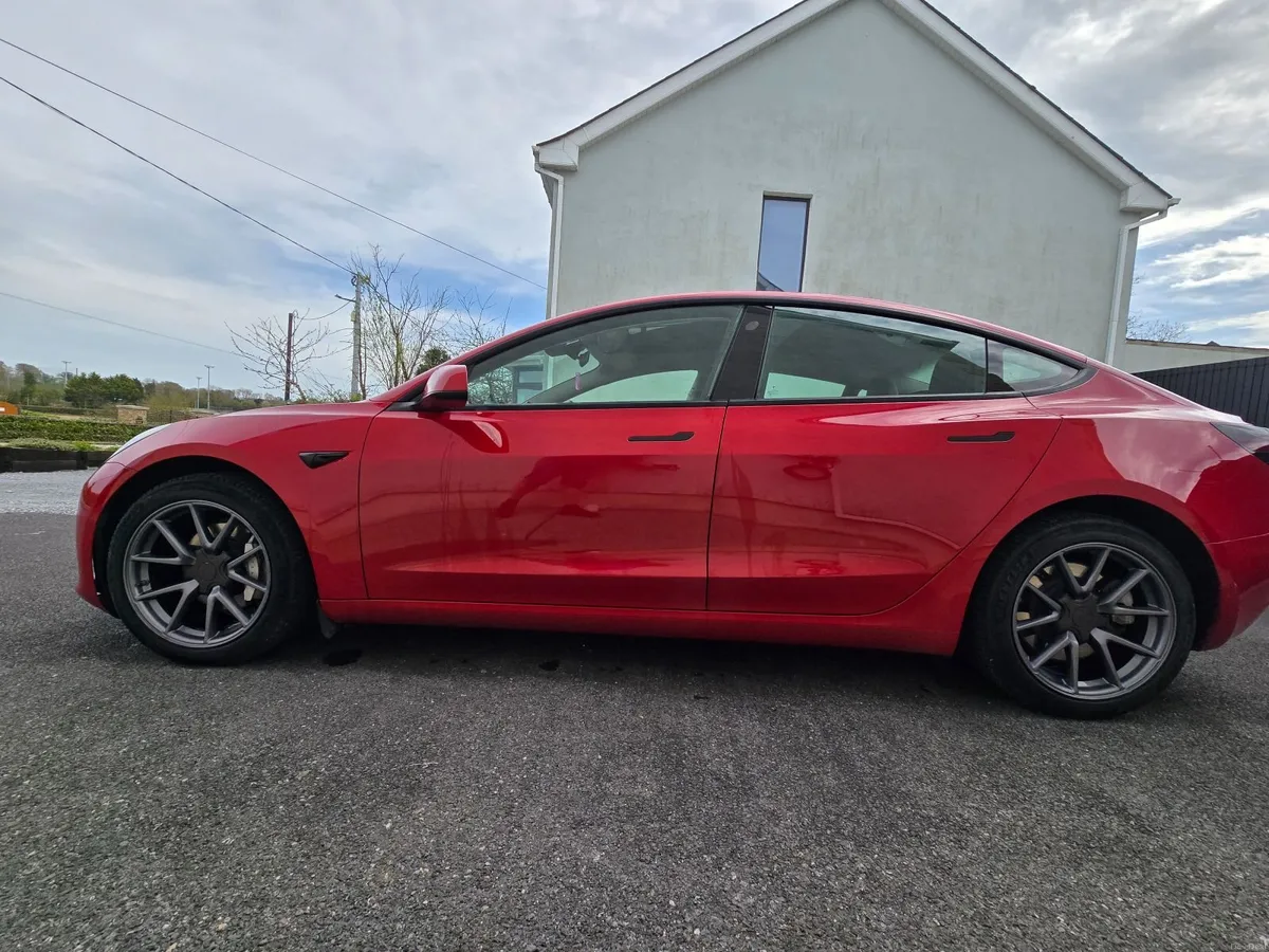 211 Tesla Model 3 Standard Plus RWD - Image 4