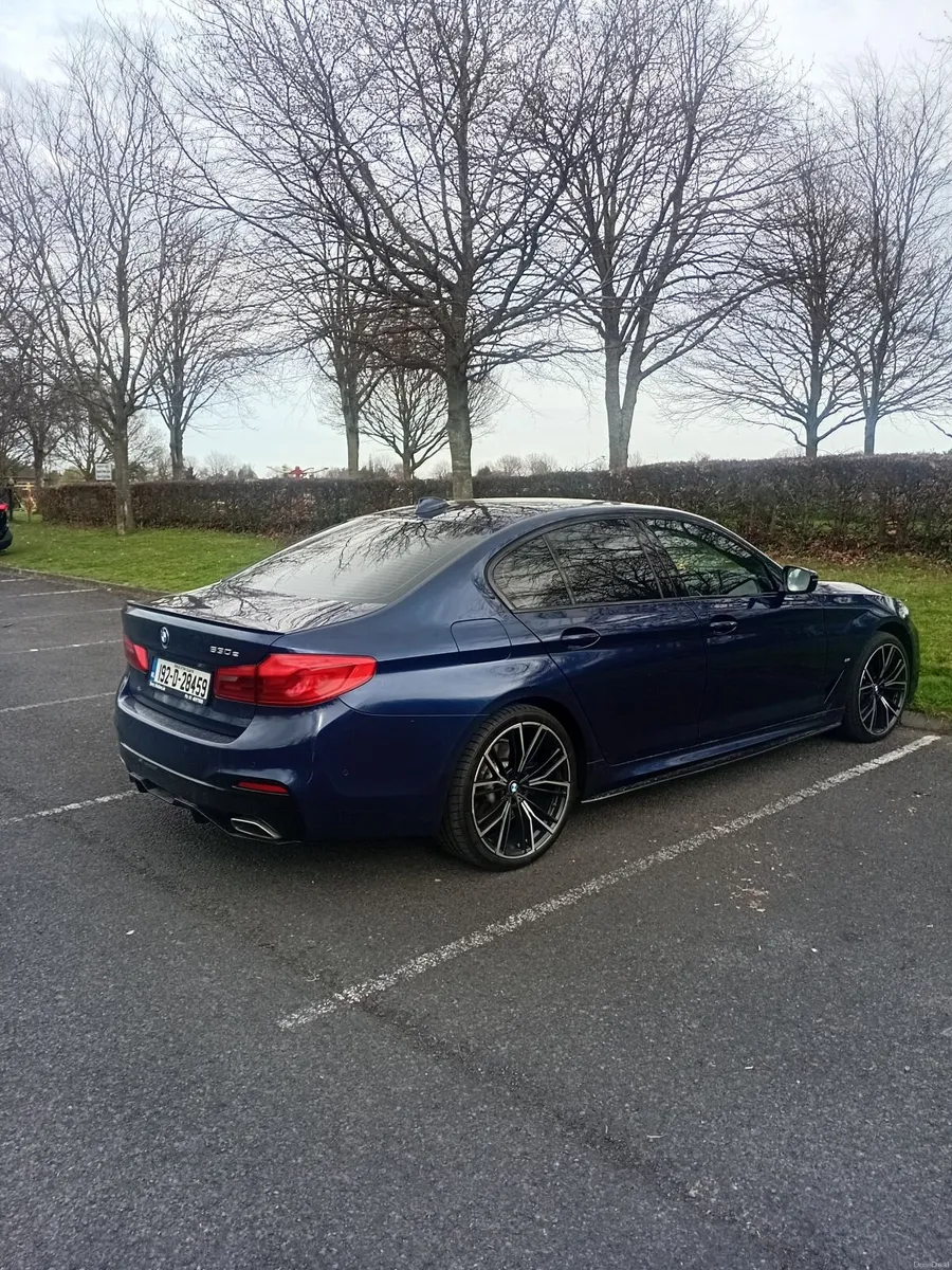 BMW 530E 2019 M-Sport with starlights - Image 2