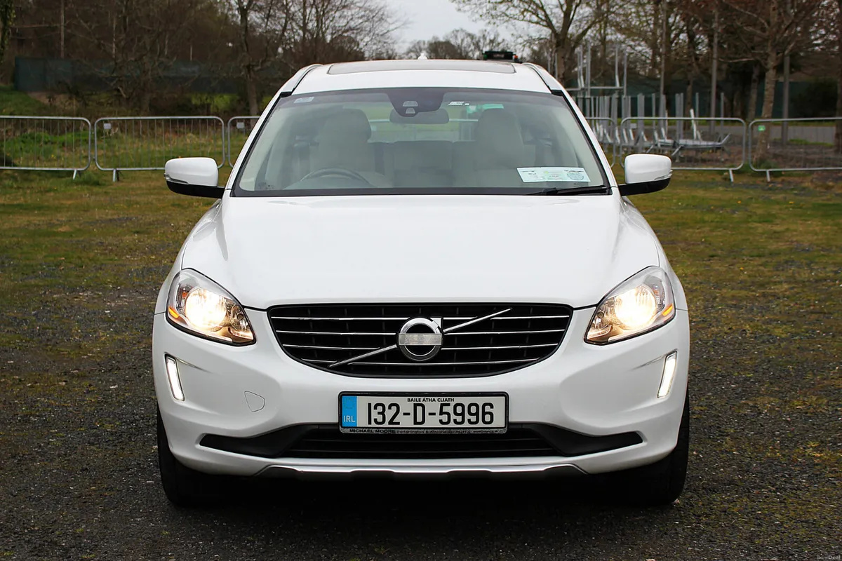 Volvo XC60 D4 2.4 AWD LUX SE /AUTO/F.S.H./PAN ROOF - Image 1