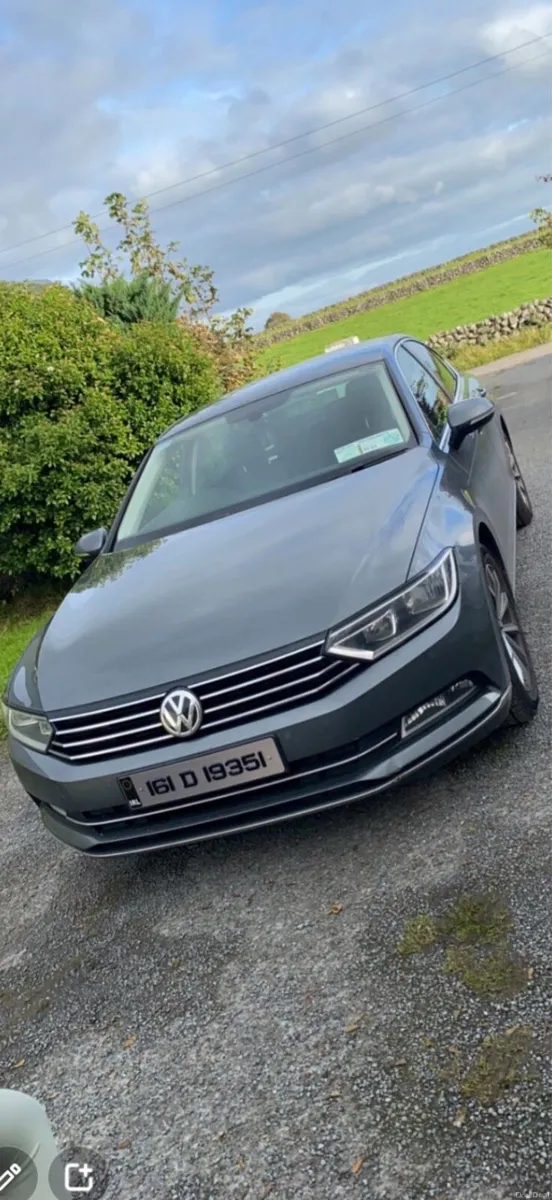 Volkswagen Passat - Image 1