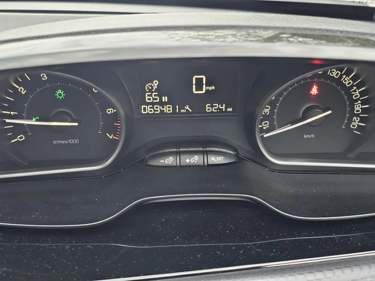 Peugeot 208 2018 petrol long nct&tax €8900 - Image 3