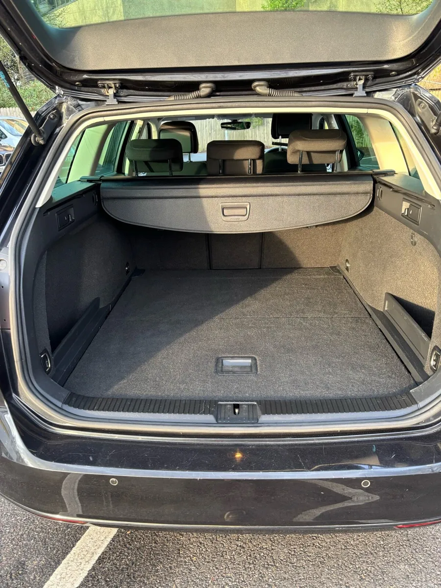 Volkswagen Passat 2017 - Image 3