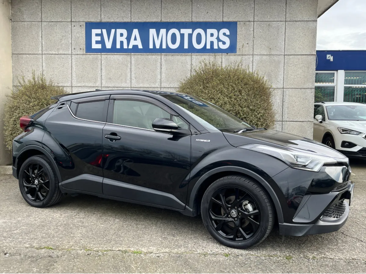 Toyota C-HR SOL NERO AUTOMATIC 1.8 PETROL HYBRID / - Image 3