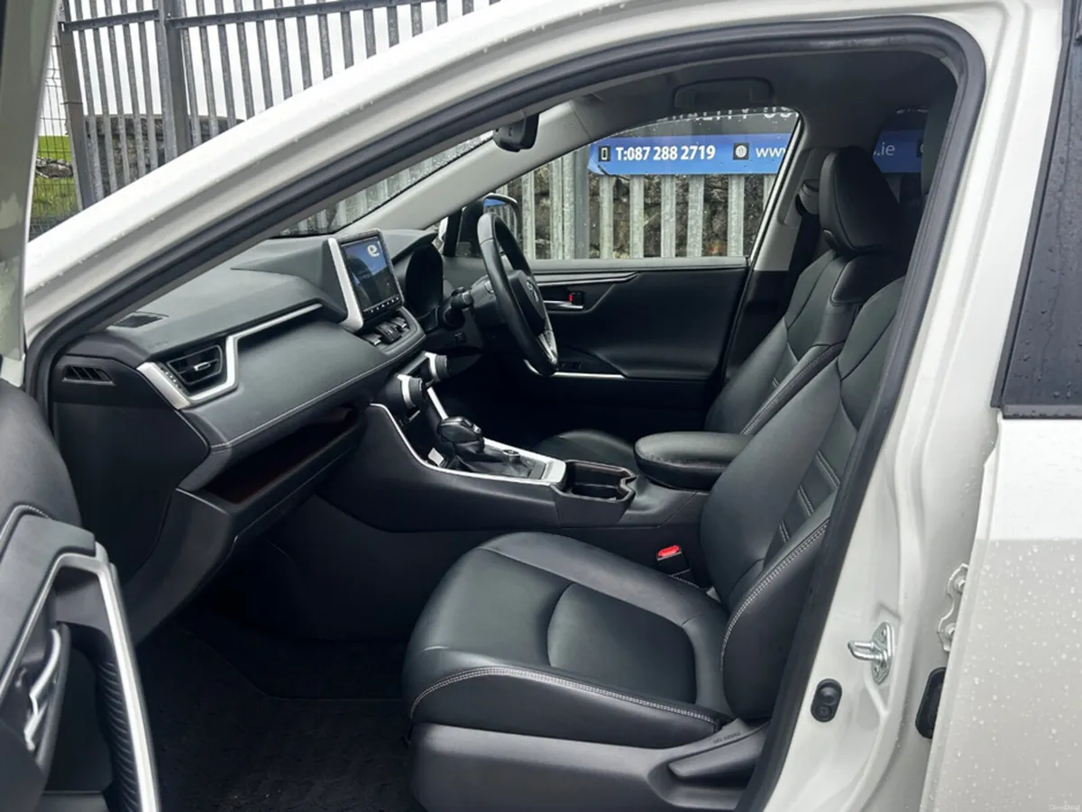 Toyota RAV4 High spec AWD full leather - Image 3