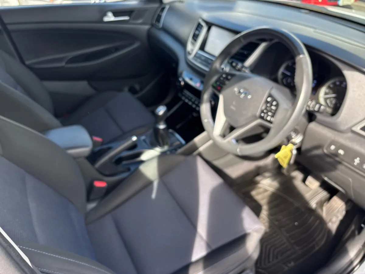 Hyundai Tucson 1.7 SE NAV BLD 116PS 5DR - Image 6