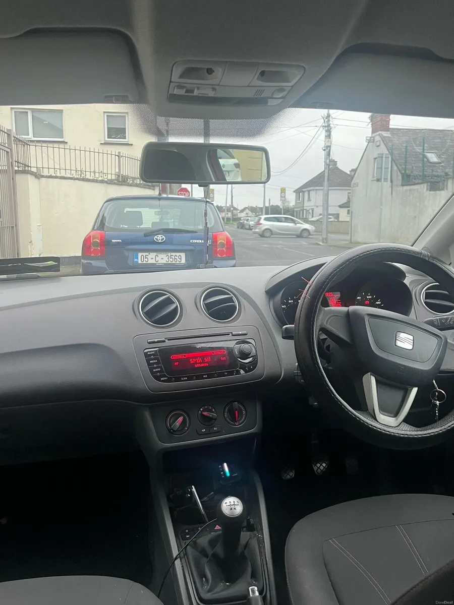 SEAT IBIZA 2011 LOW MILAGE - Image 4