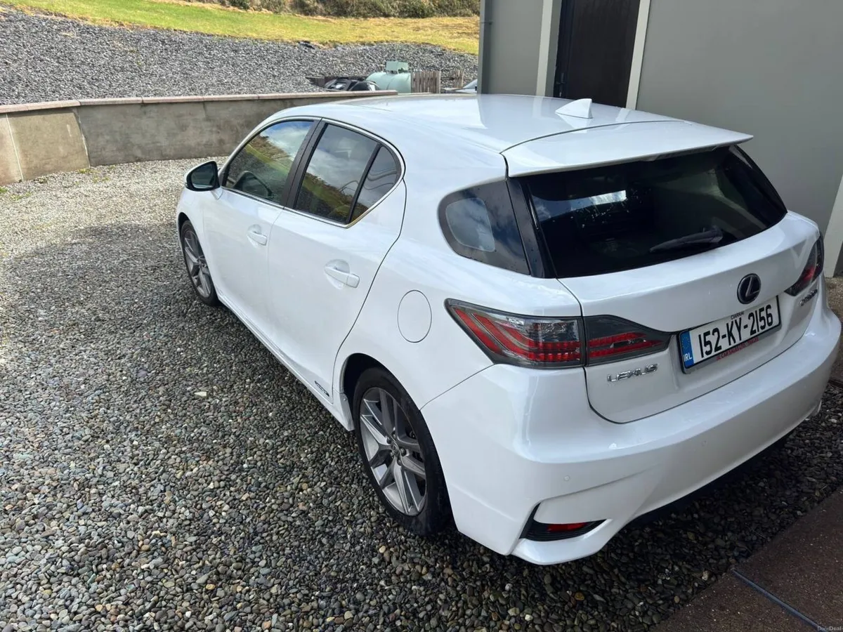 Lexus CT 2015 - Image 2