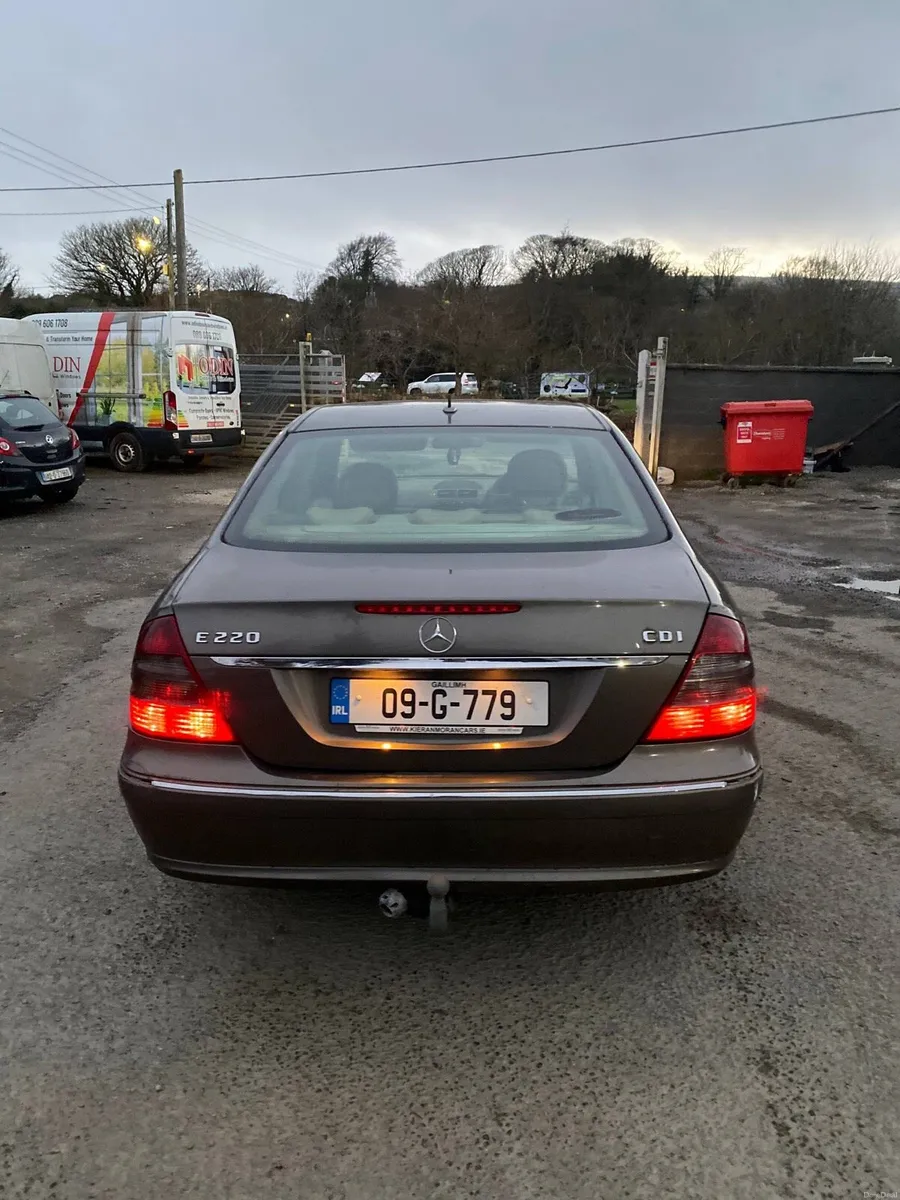 Mercedes Benz e220 - Image 4