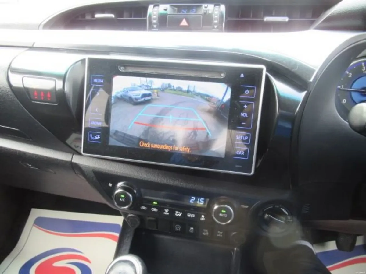 2.4 D-4D Invincible Pickup Double Cab 4dr Diesel M - Image 4