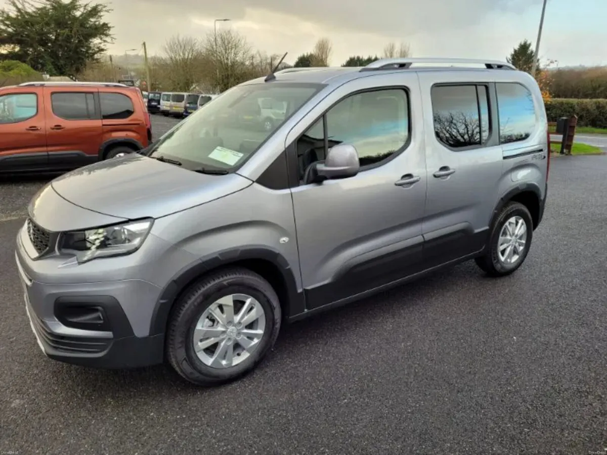 Wheelchair Accessible Auto Peugeot Rifter - Image 4