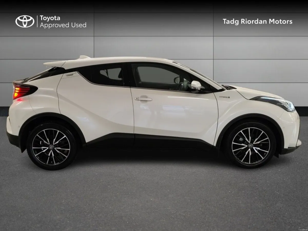 Toyota C-HR 1.8 HYBRID SOL 4DR A AUTO - Image 3