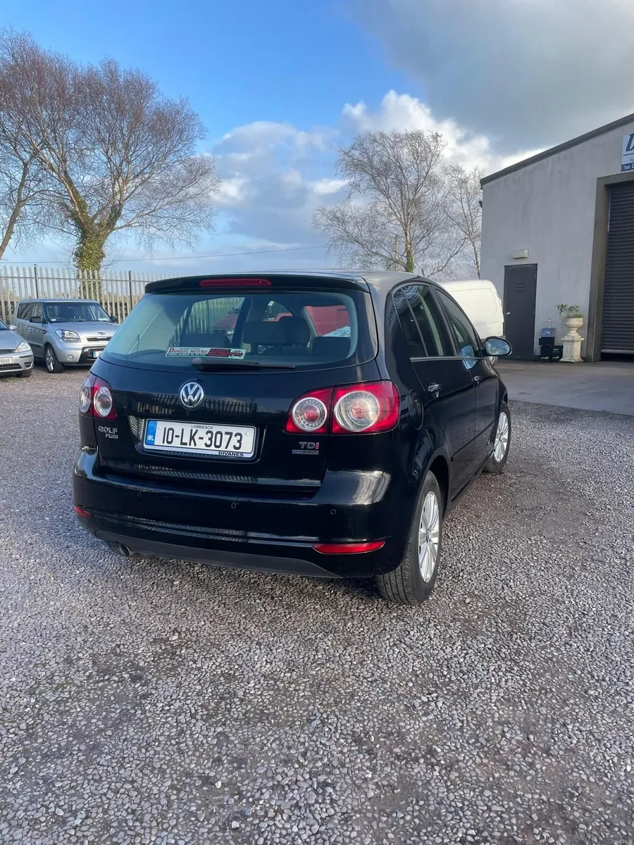Volkswagen Golf 2010 1.6L - Image 2
