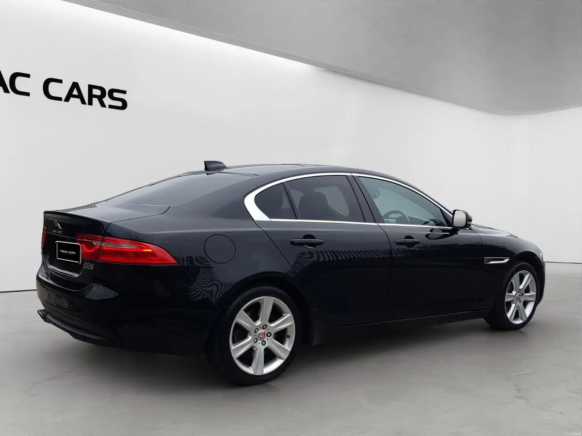 2017 JAGUAR XE PORTFOLIO AUTO 2.0D - Image 4