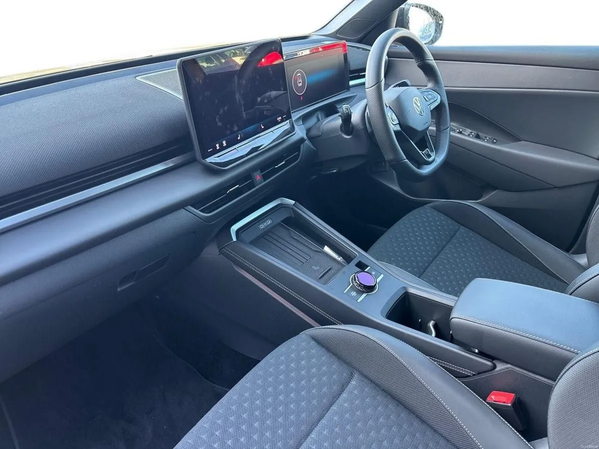 Volkswagen T-Roc R-LINE 1.5TSI 150HP MHEV - Image 2