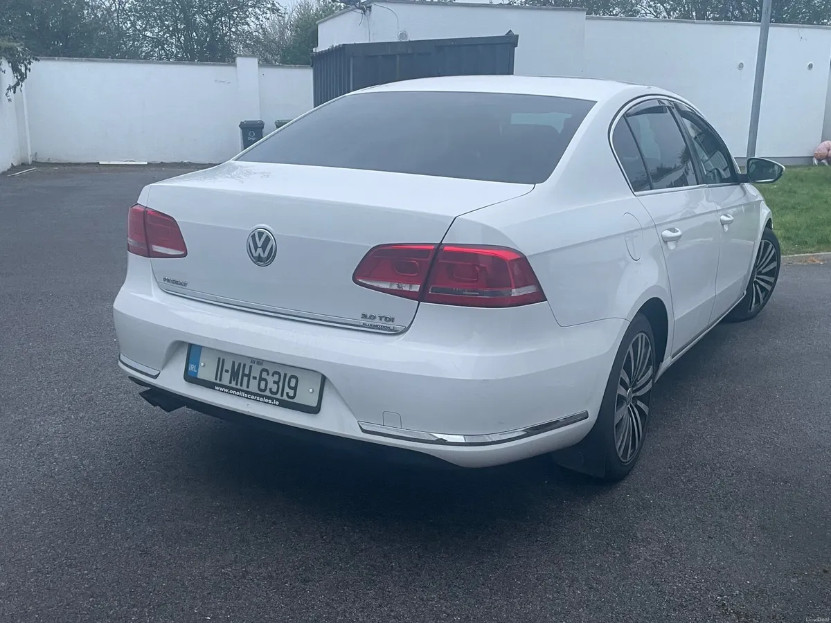 Volkswagen Passat 2011 - Image 4