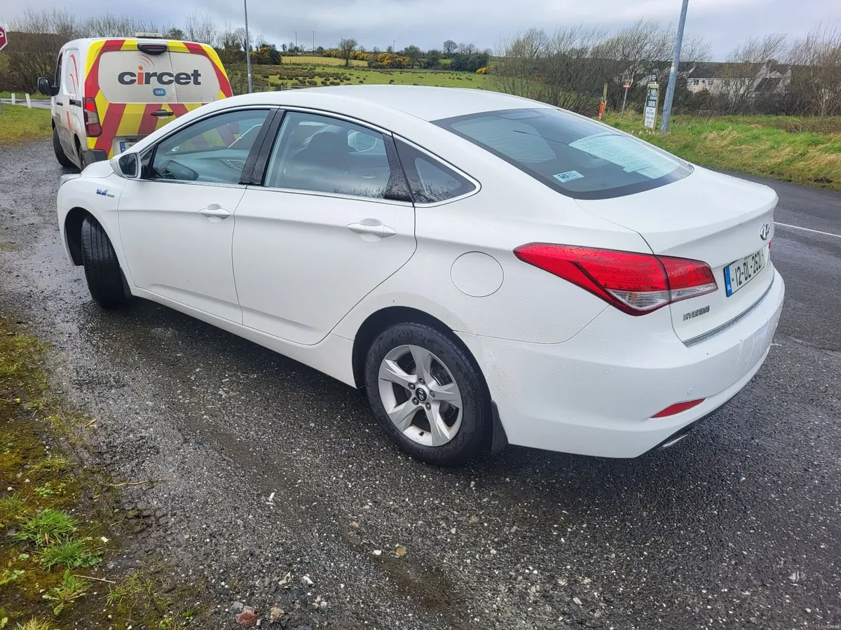 Hyundai i40 2012 - Image 2