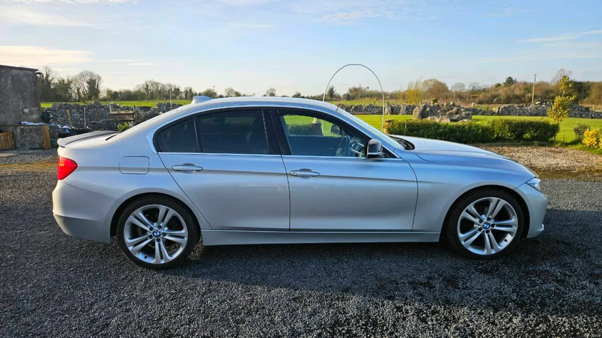 BMW 320i (F30) Luxury Spec - Image 4