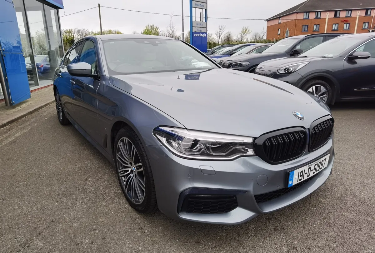 BMW 5 SERIES 530E M SPORT **HARMON/KARDON** - Image 4