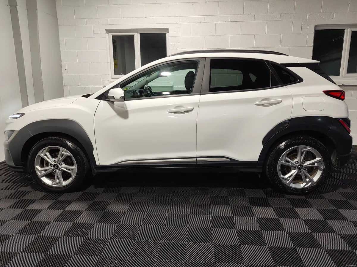 Hyundai KONA 2022 1.0 PETROL KAUAI EXECUTIVE SPEC - Image 3