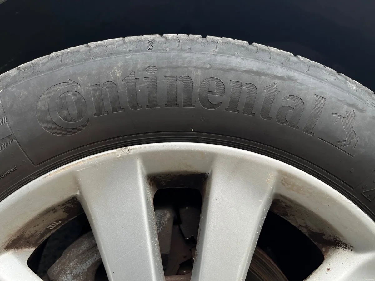 Toyota Auris 2007 - Image 2