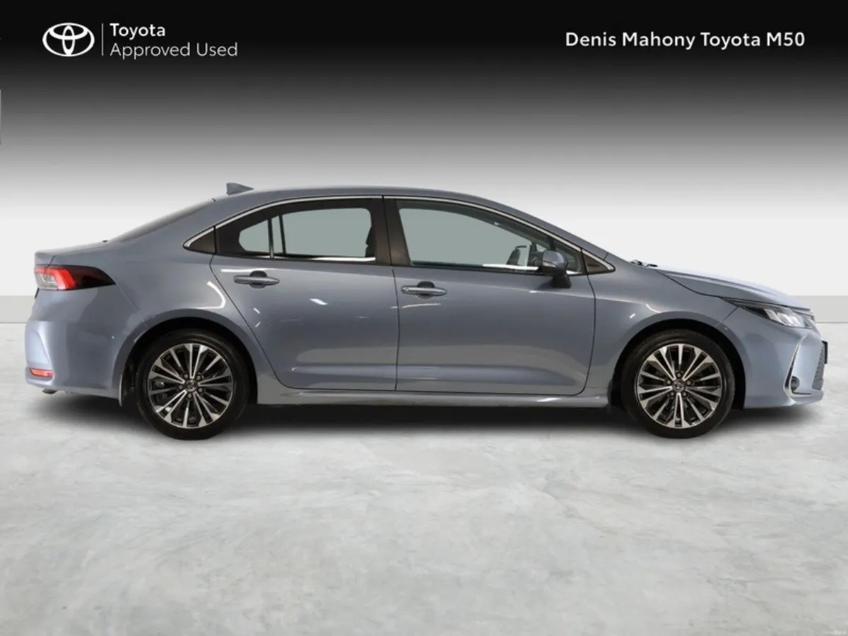 Toyota Corolla Luna Sport Saloon Hybrid - Image 3