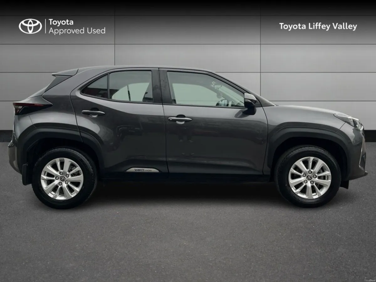 Toyota Yaris Cross YARIS CROSS LUNA HYBRID - Image 3