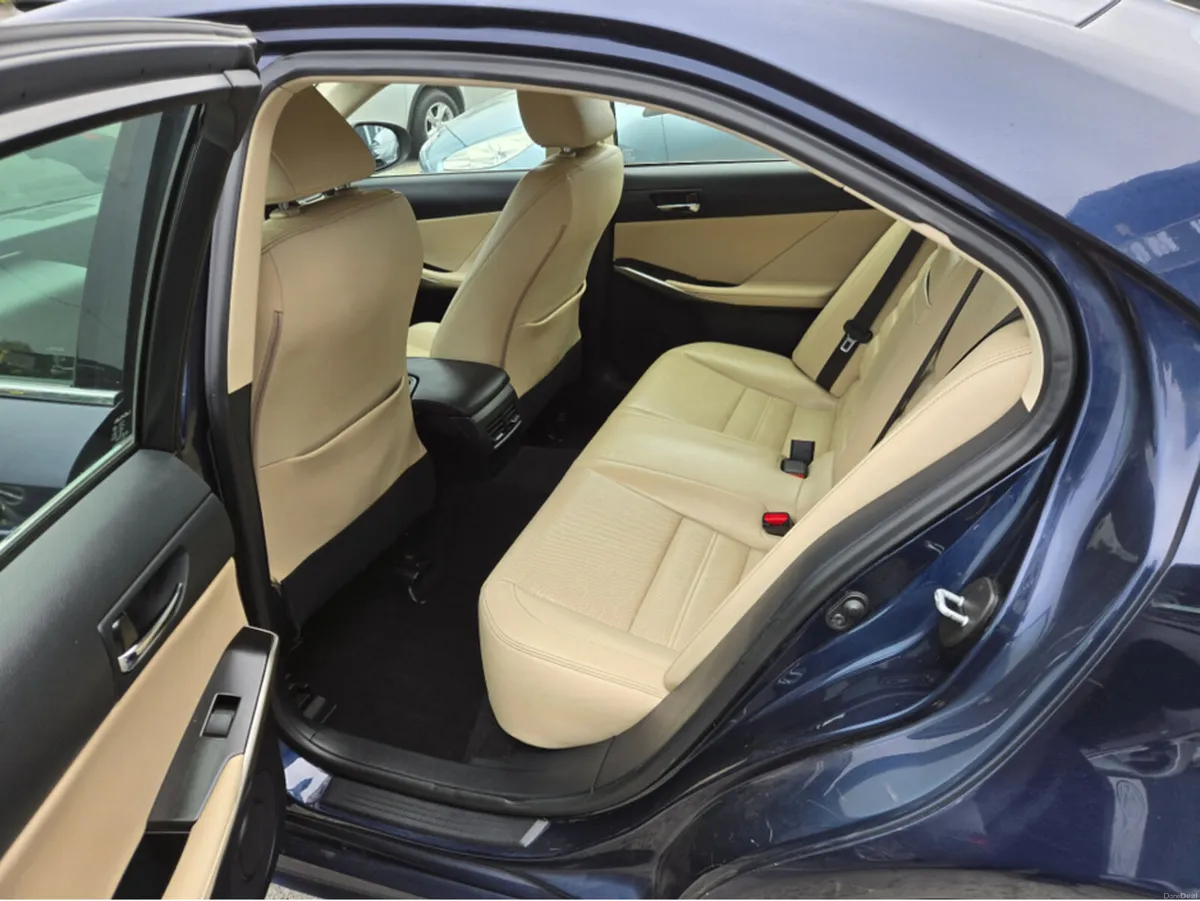 Lexus IS 300 H 2.5 LUXURY CVT AUTO 4DR..// VERY CL - Image 4