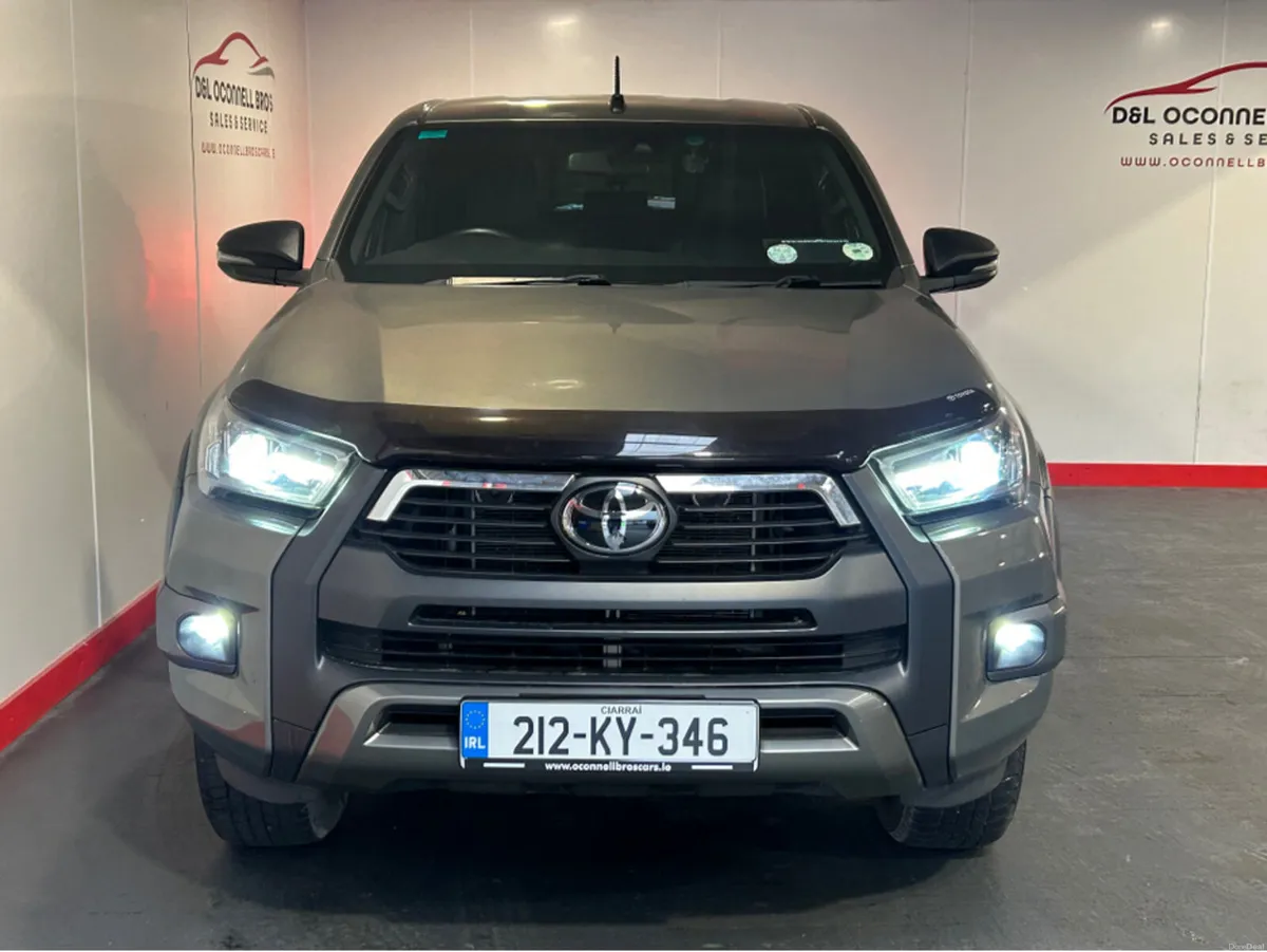 Toyota Hilux 2.8 INVINCIBLE AUTO 4DR A - Image 3