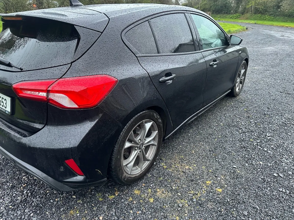 Ford Focus 2021 - Image 2