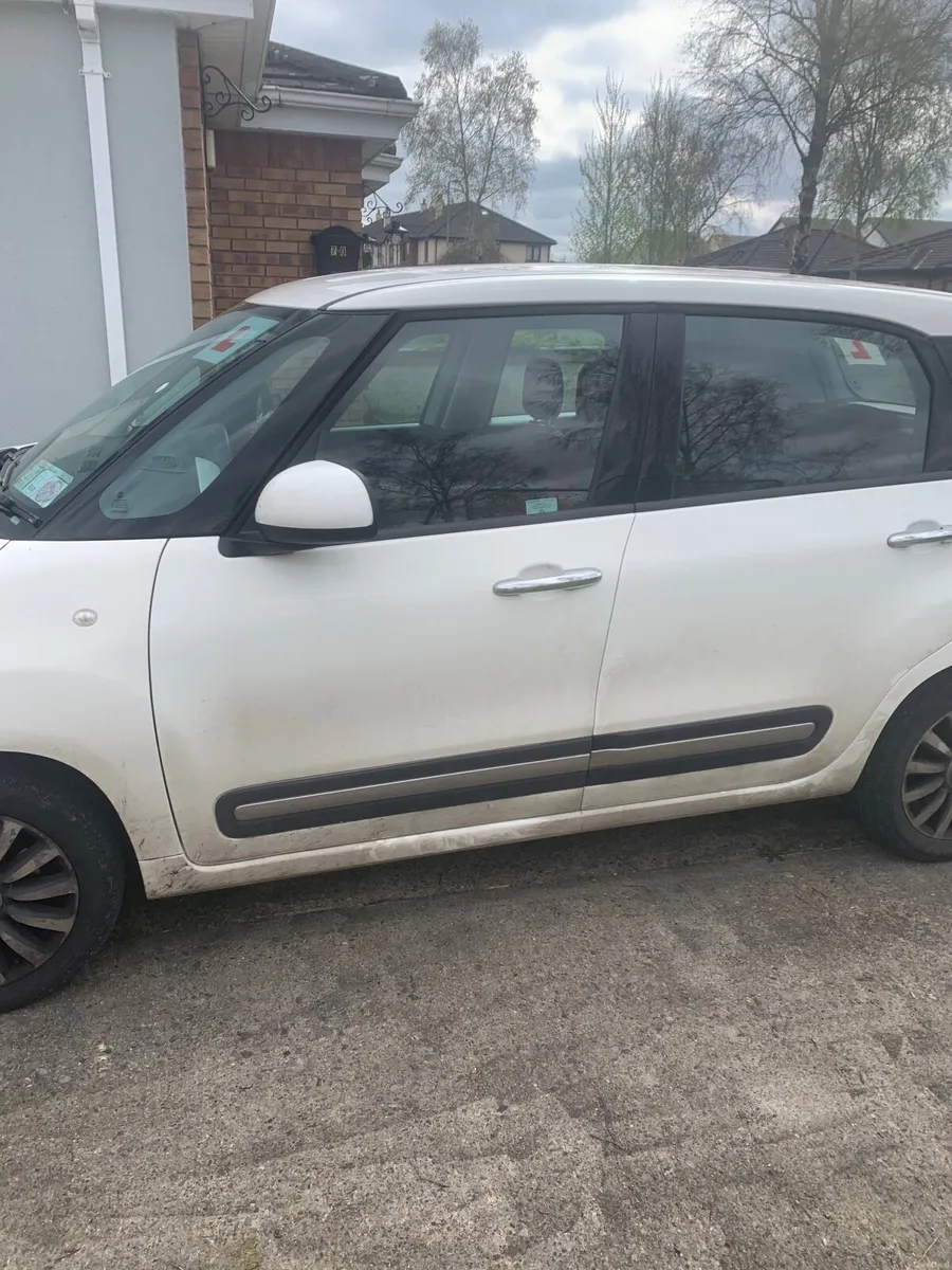 Fiat 500L 2013 - Image 2