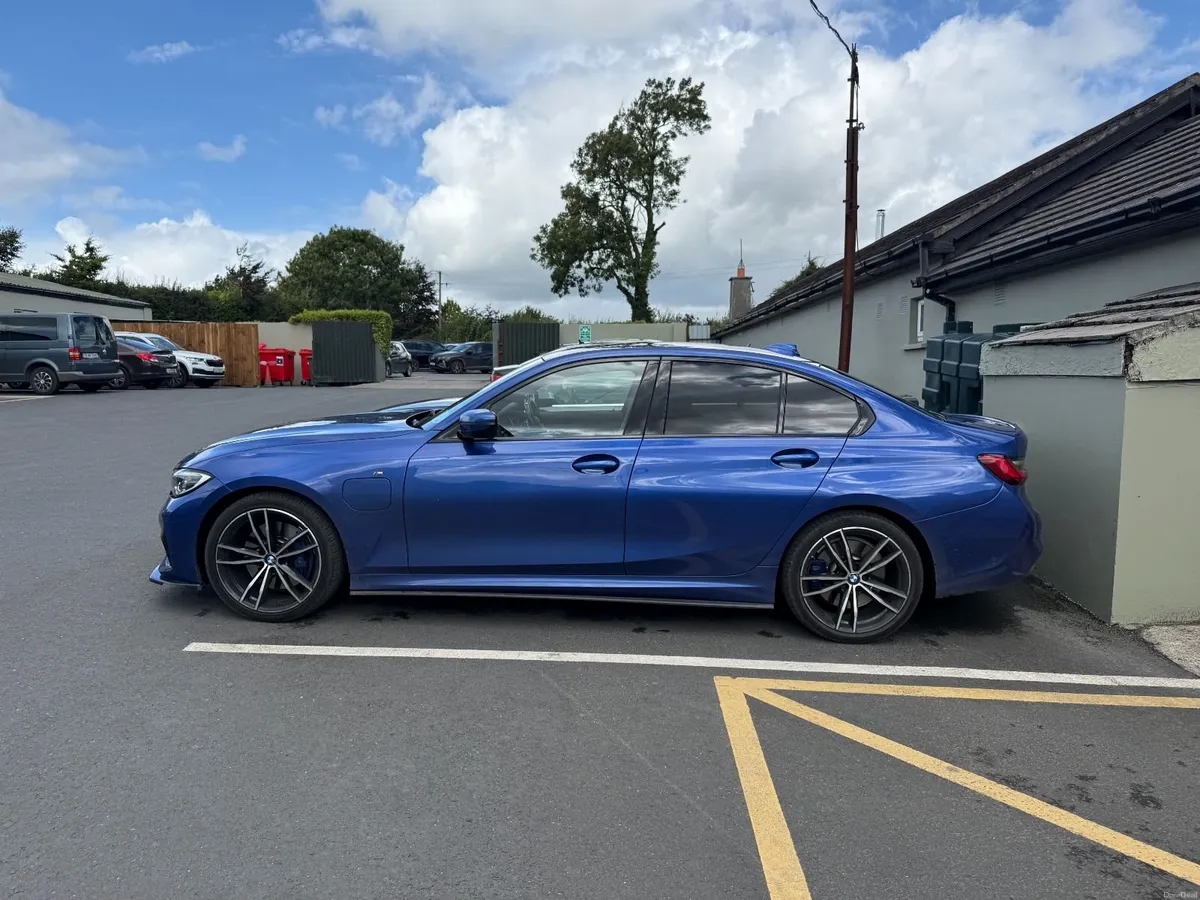 BMW 3-Series 2020 - Image 2