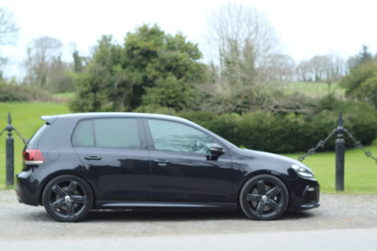 2012 Volkswagen Golf R - Image 2