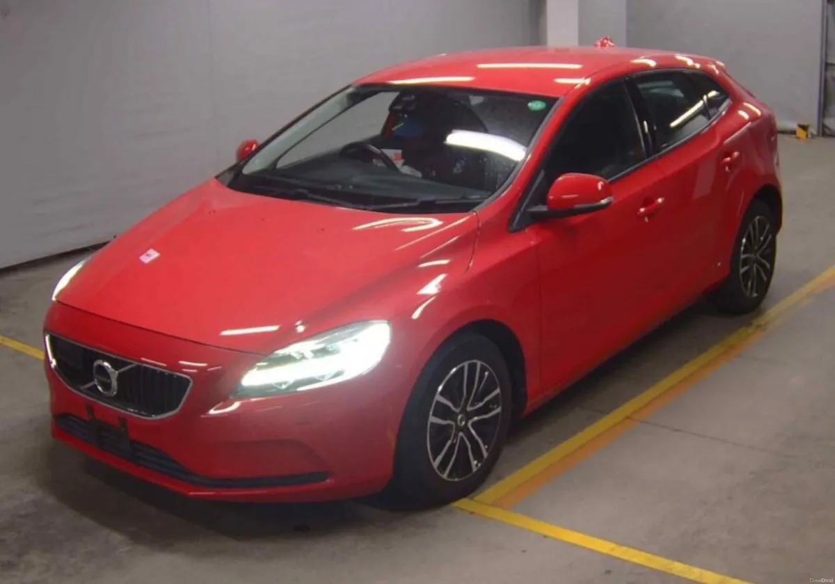2018 Volvo V40 Kinetic Automatic - Image 2