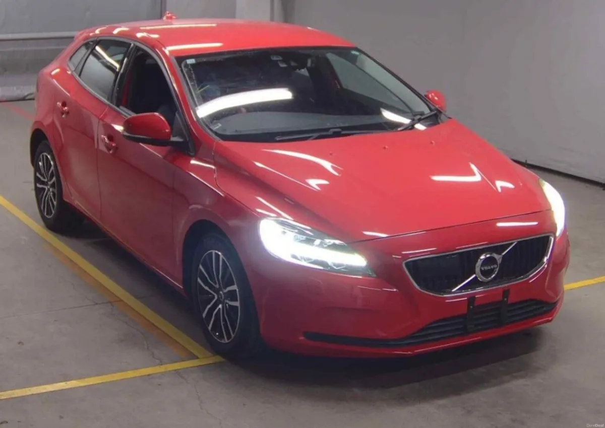 2018 Volvo V40 Kinetic Automatic - Image 1