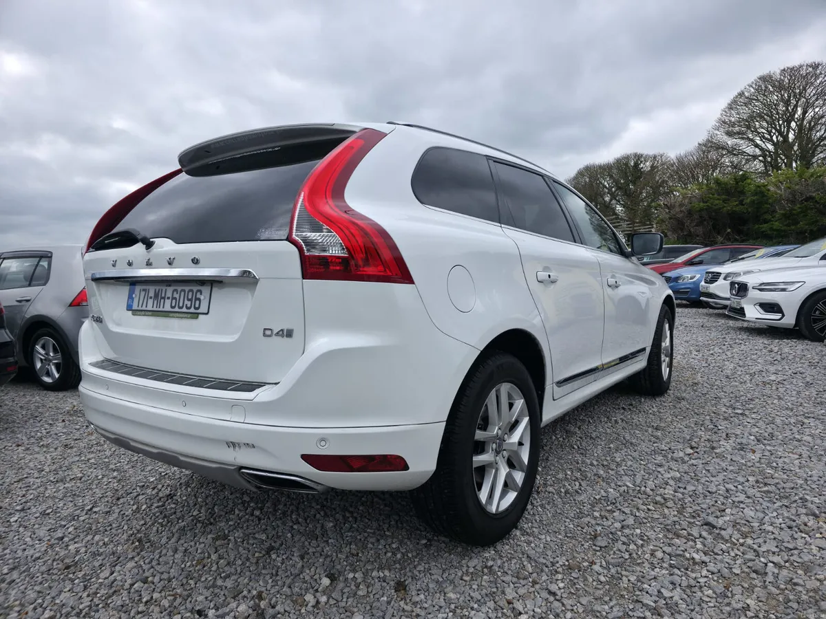 2017 Volvo XC60 - Image 5