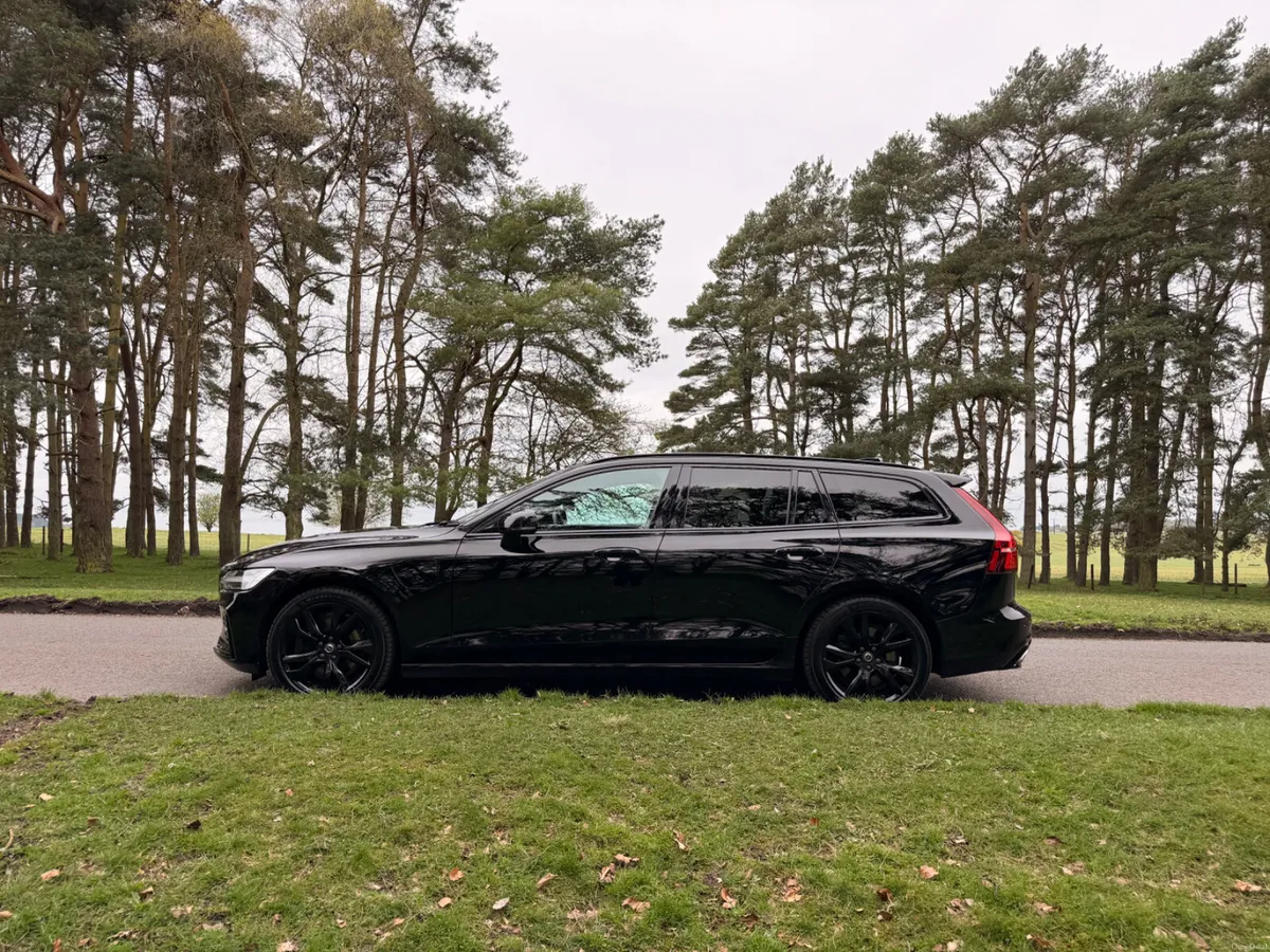 Volvo V60 2021 AWD R Design - Image 4