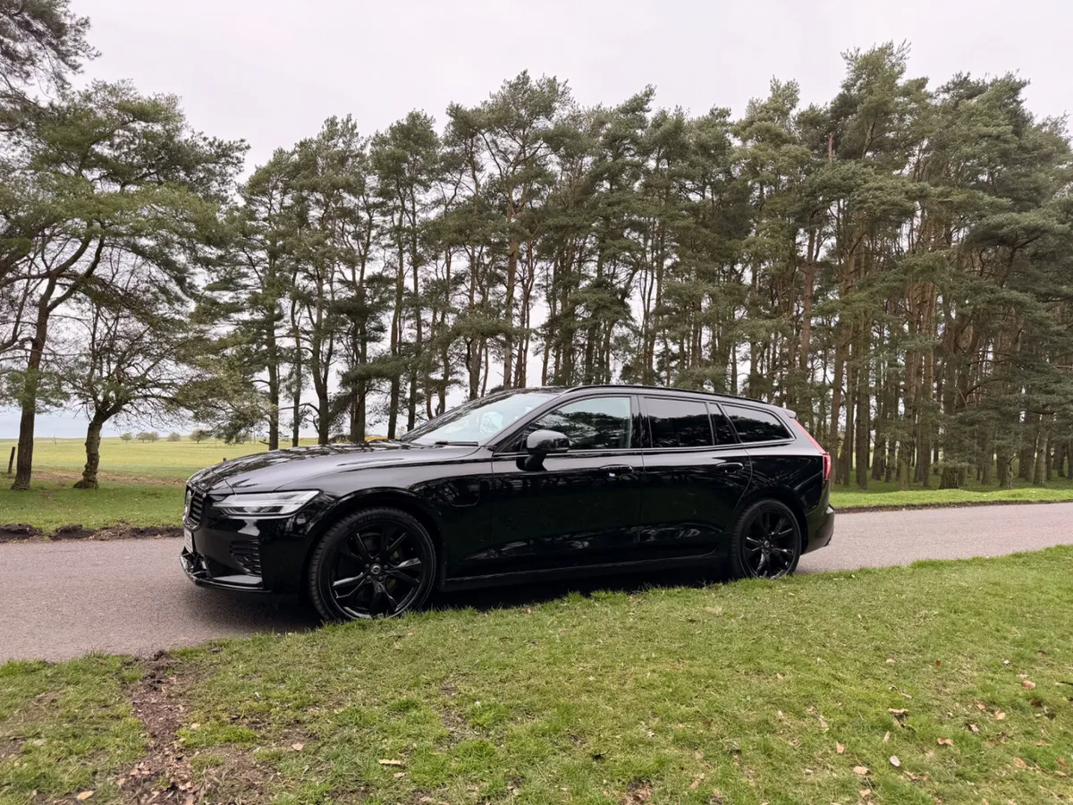 Volvo V60 2021 AWD R Design - Image 3