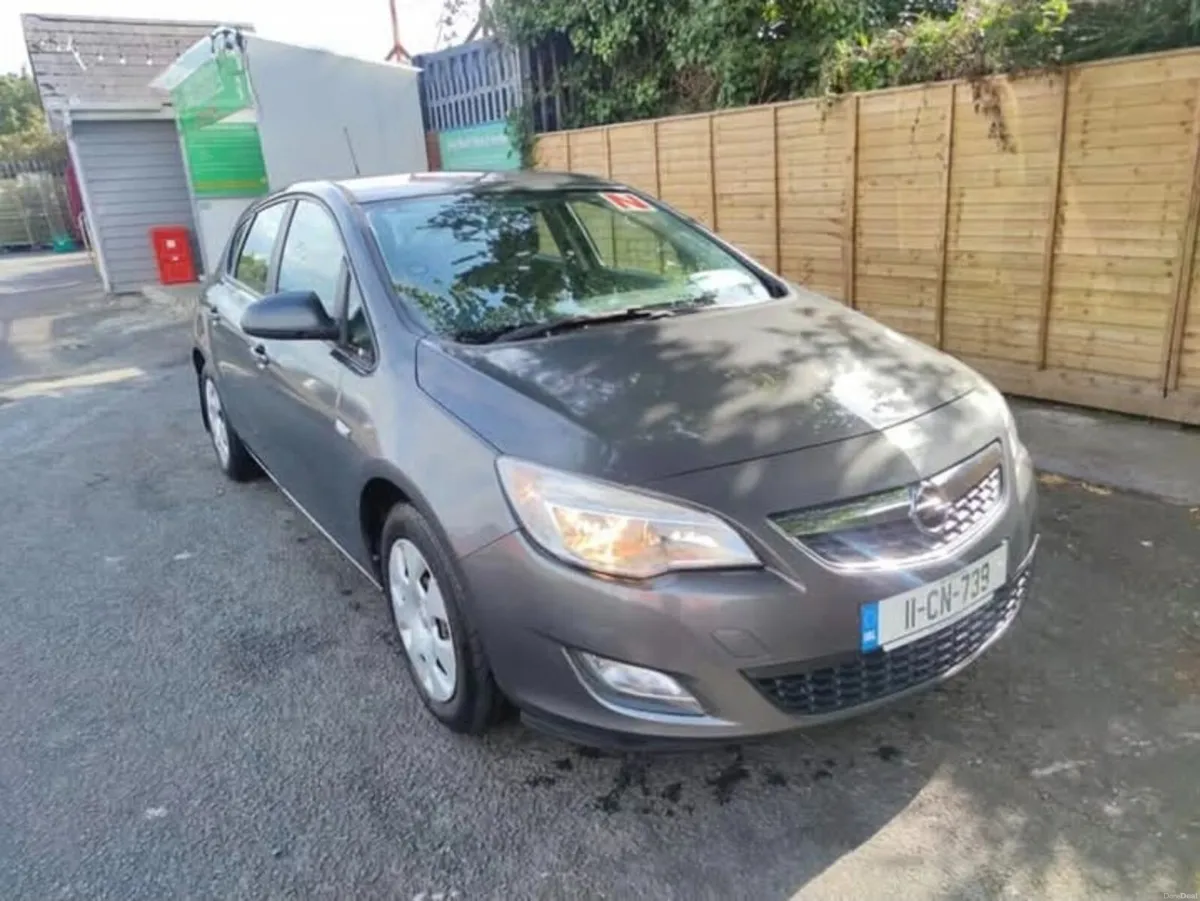 Opel Astra 2011 - Image 3