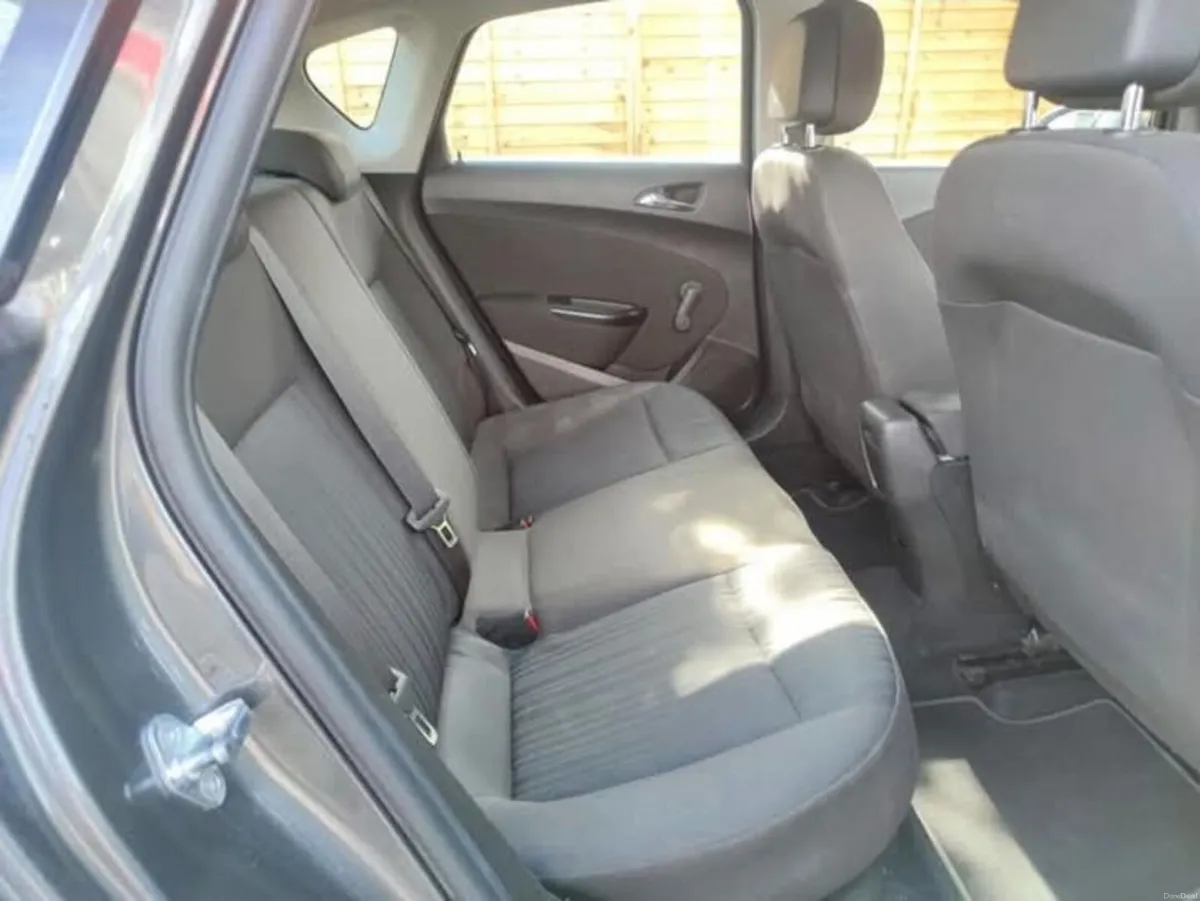 Opel Astra 2011 - Image 4