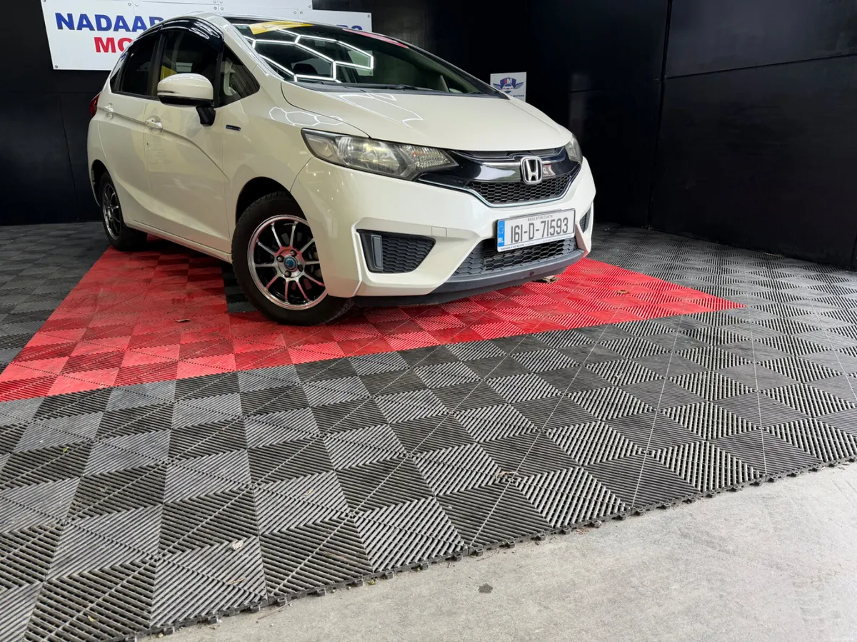 Honda Fit 2016 Hybrid - Image 2