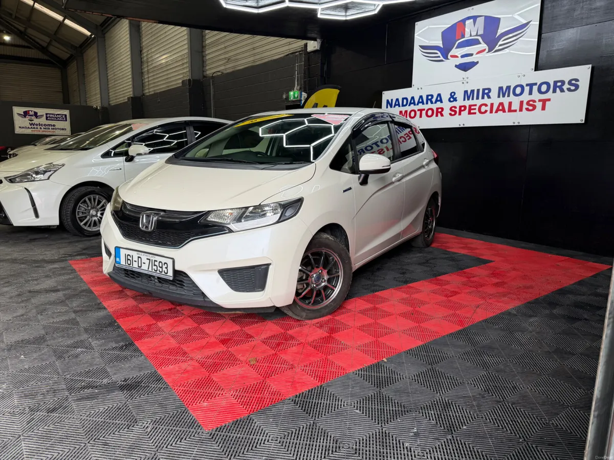Honda Fit 2016 Hybrid - Image 4