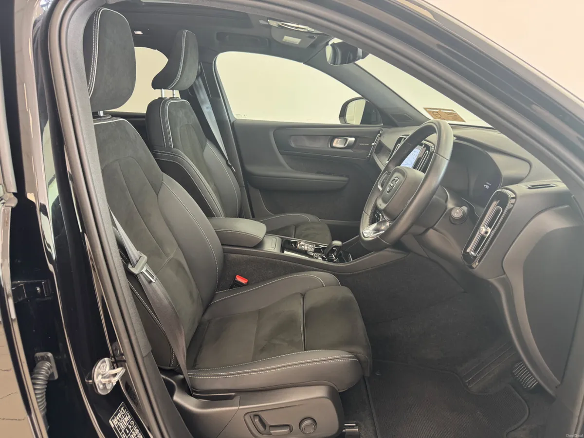Volvo XC40 2023 - Image 4