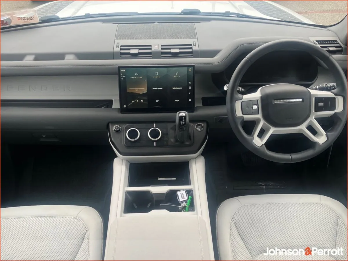 Land Rover Defender 110 2.0 Si4 PHEV 300 PS S Camp - Image 4