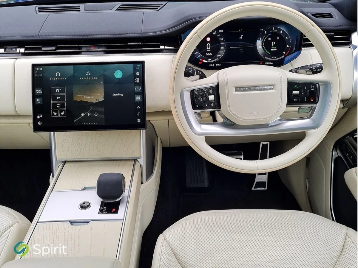 Land Rover Range Rover SWB 3.0  PHEV 3 YEARS WARRA - Image 4