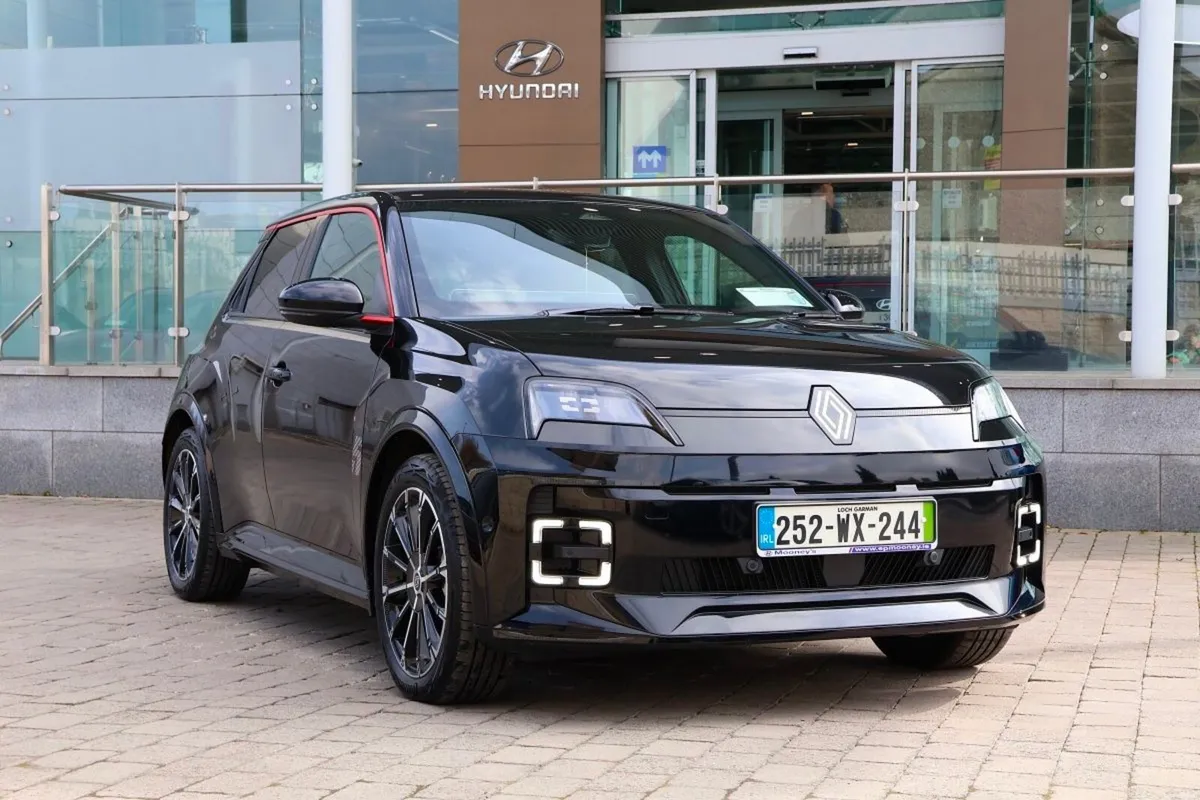 Renault 5 iconic 40kWh 120hp - Image 3